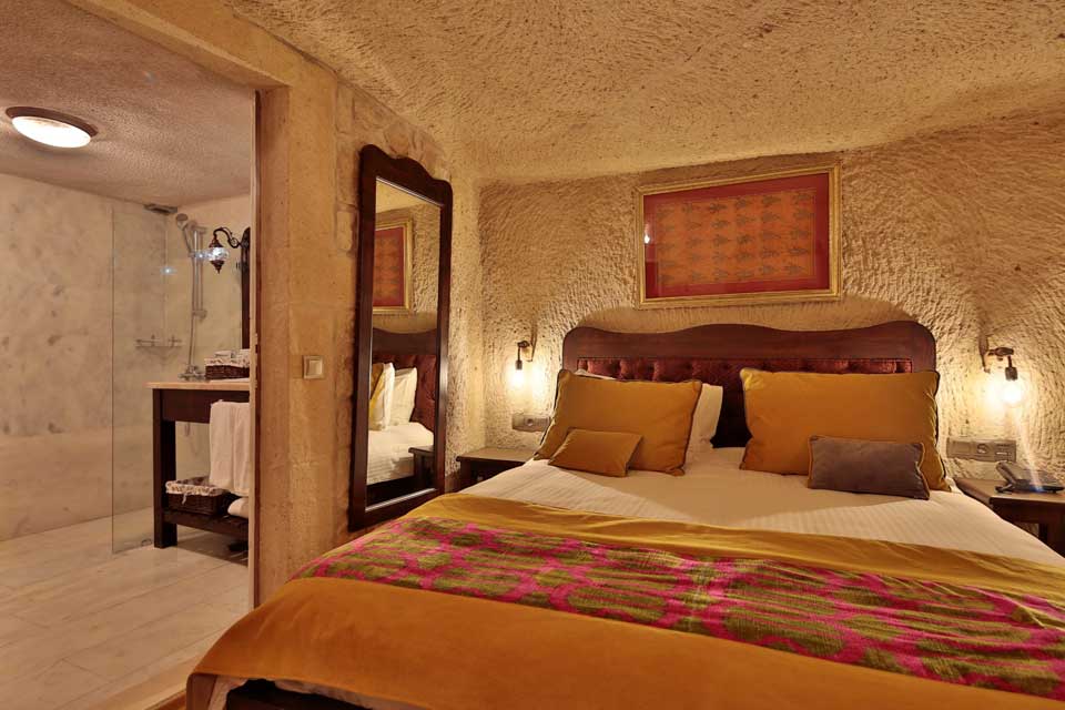 Room #53 – Deluxe Double Cave Room