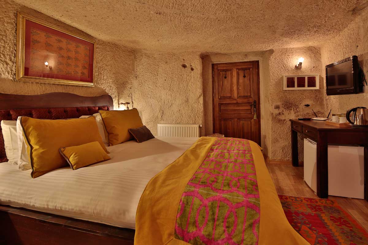 Room #53 – Deluxe Double Cave Room